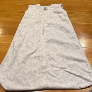 Halo fleece sleep sack size medium (6to 12months ) .